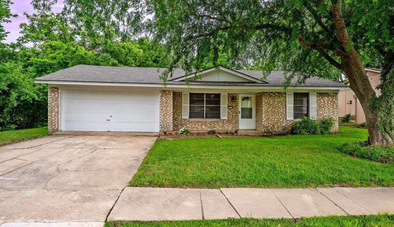 217 E Iowa St